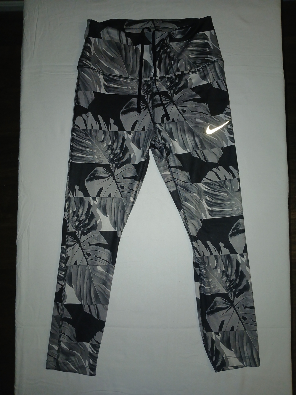Nike Black & Gray Tropical Print Leggings